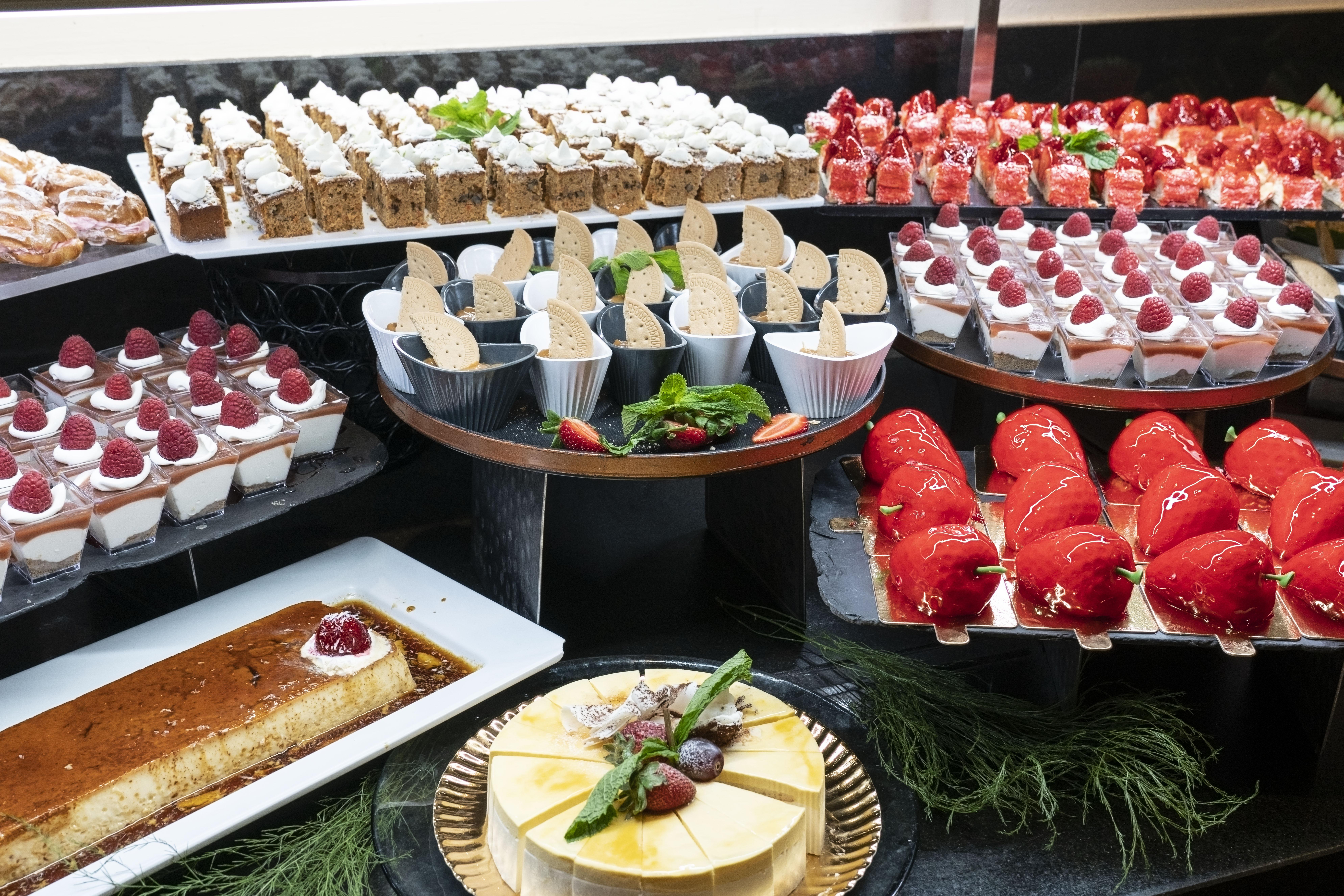 فندق فنتشي سيليثيون لا بلانتاثيون ديل سور أذيخي المظهر الخارجي الصورة A selection of desserts