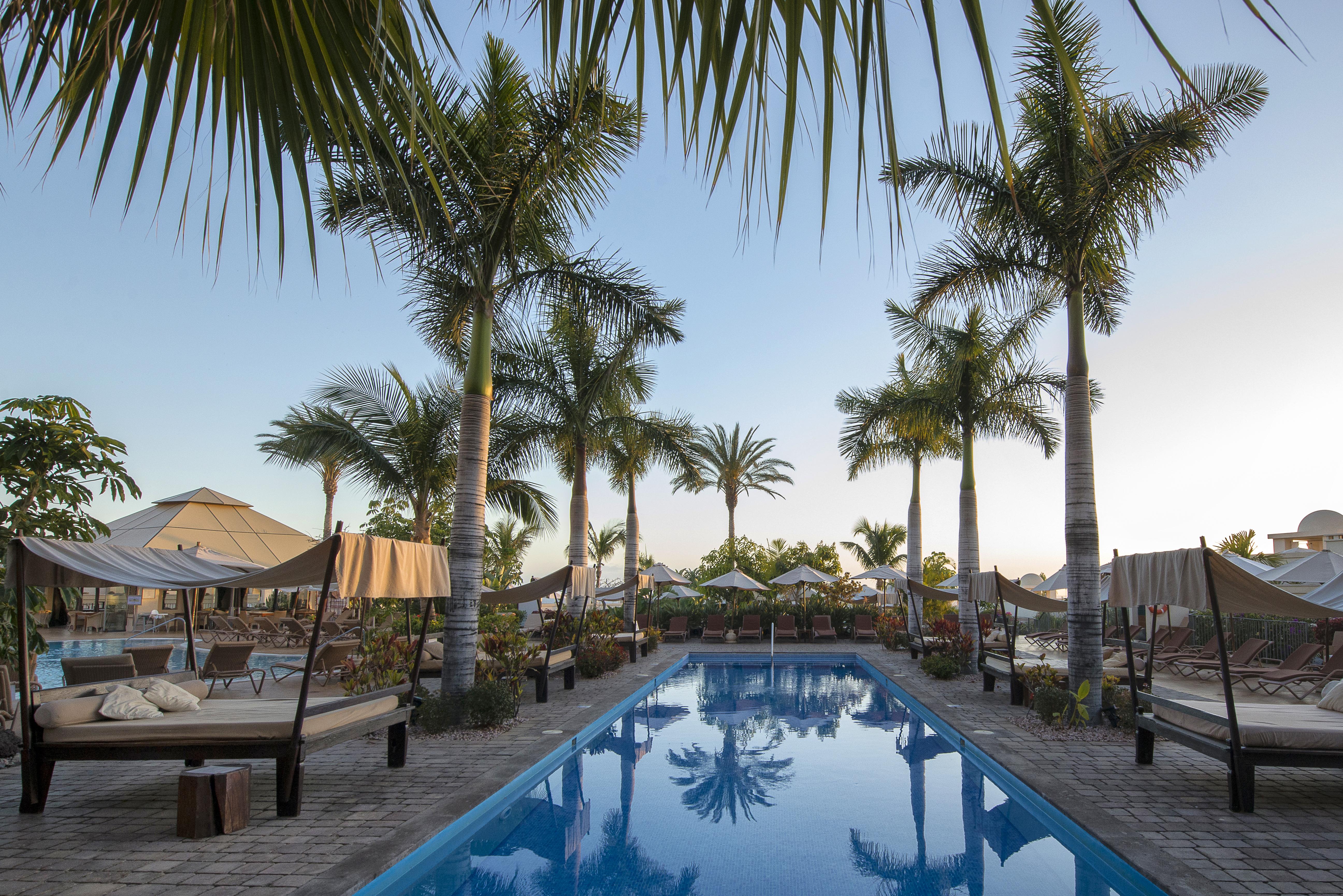 فندق فنتشي سيليثيون لا بلانتاثيون ديل سور أذيخي المظهر الخارجي الصورة The swimming pool at the hotel