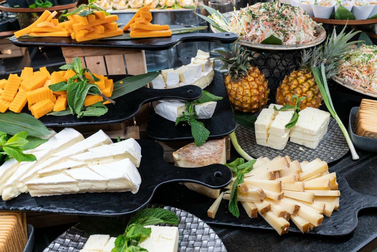 فندق فنتشي سيليثيون لا بلانتاثيون ديل سور أذيخي المظهر الخارجي الصورة A selection of cheese at a buffet